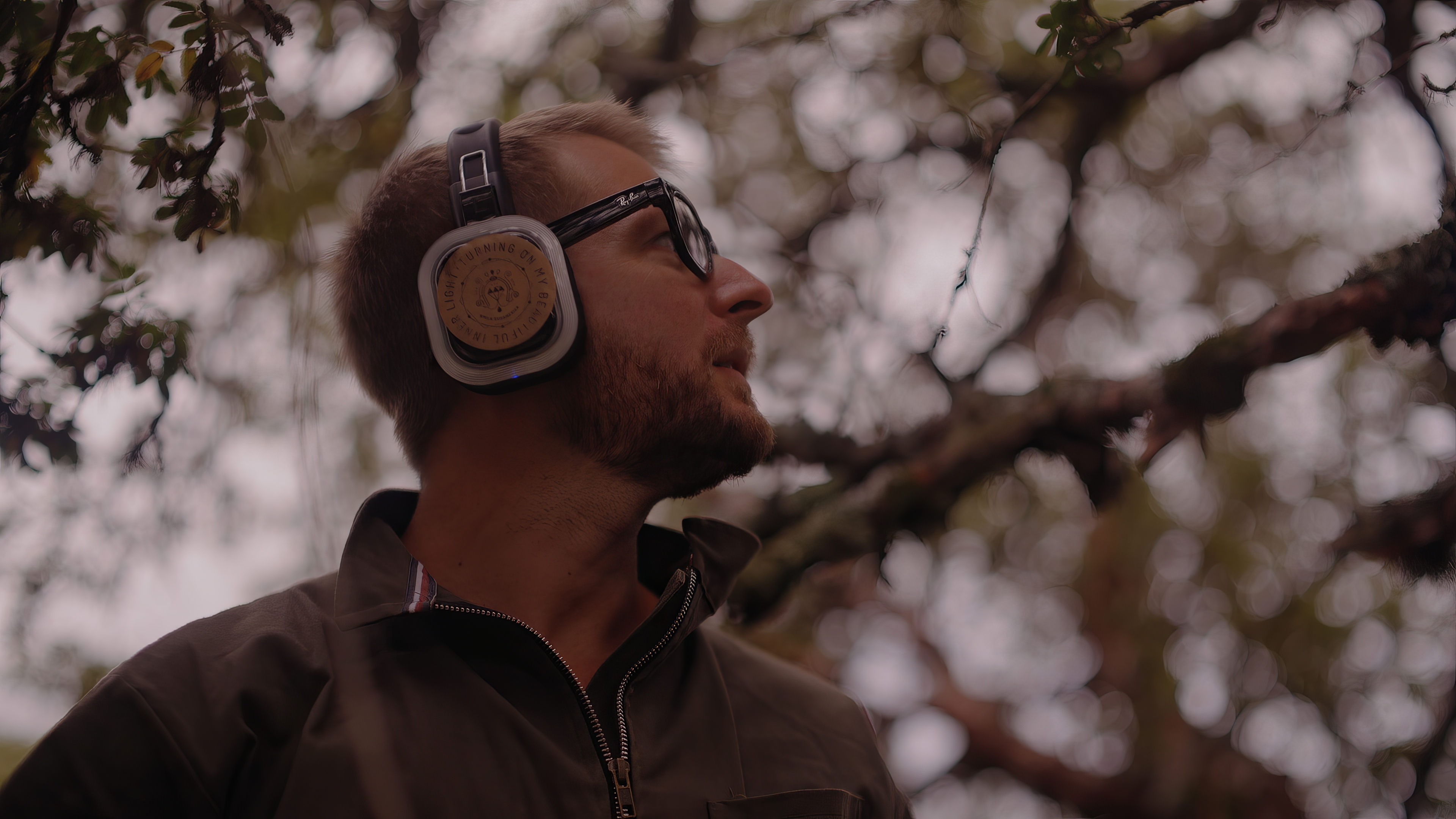 Registro de sonido con micrófono en el territorio